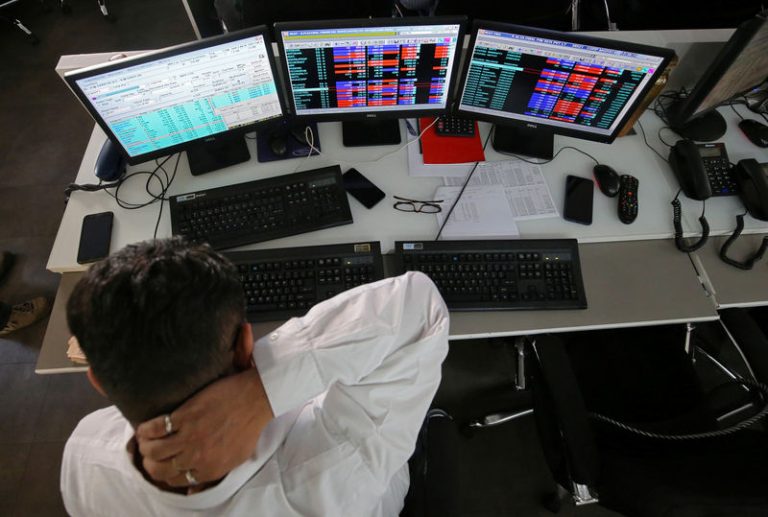 Indian indices turn sour for 2nd day in a row, Sensex sheds 350 pts, banks fall