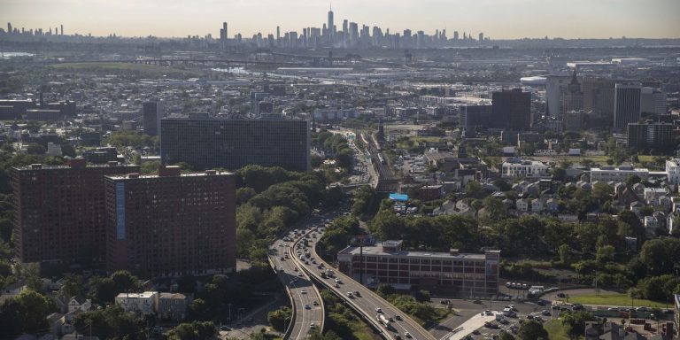 Muni Bonds Are Having a Moment. How to Get In.