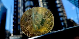 Bitcoin falls as Treasury yields climb amid interest rate concern