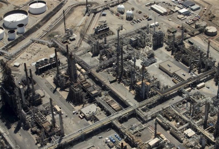 Analysis – Asia’s refiners face profit crunch as Kuwait cuts crude exports
