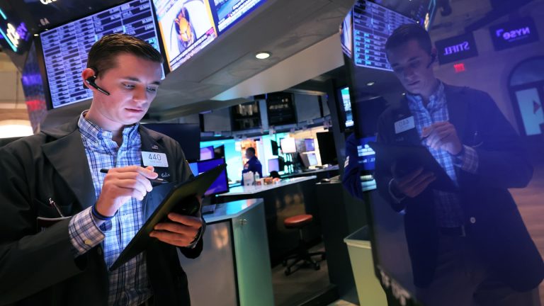 U.S. Treasury yields rise as investors weigh economic outlook