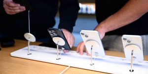 Apple Could See Hit to Profit if Google Loses DOJ Suit Over Internet Search