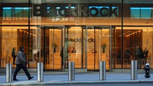 Bitcoin Suddenly Leaps To $30,000 Following Refuted IShares Spot ETF Approval Report