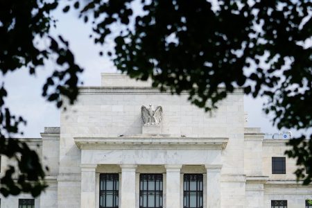 Fed to Weigh Interest Rates Amid Iran War, Potential Price Increases