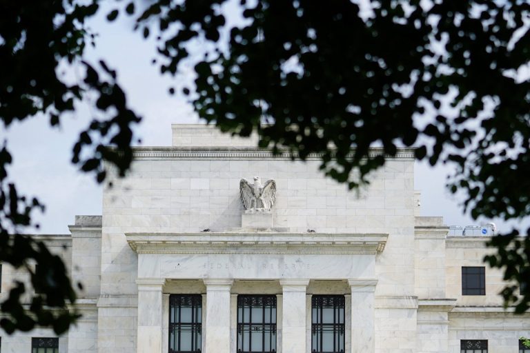 Fed to Weigh Interest Rates Amid Iran War, Potential Price Increases